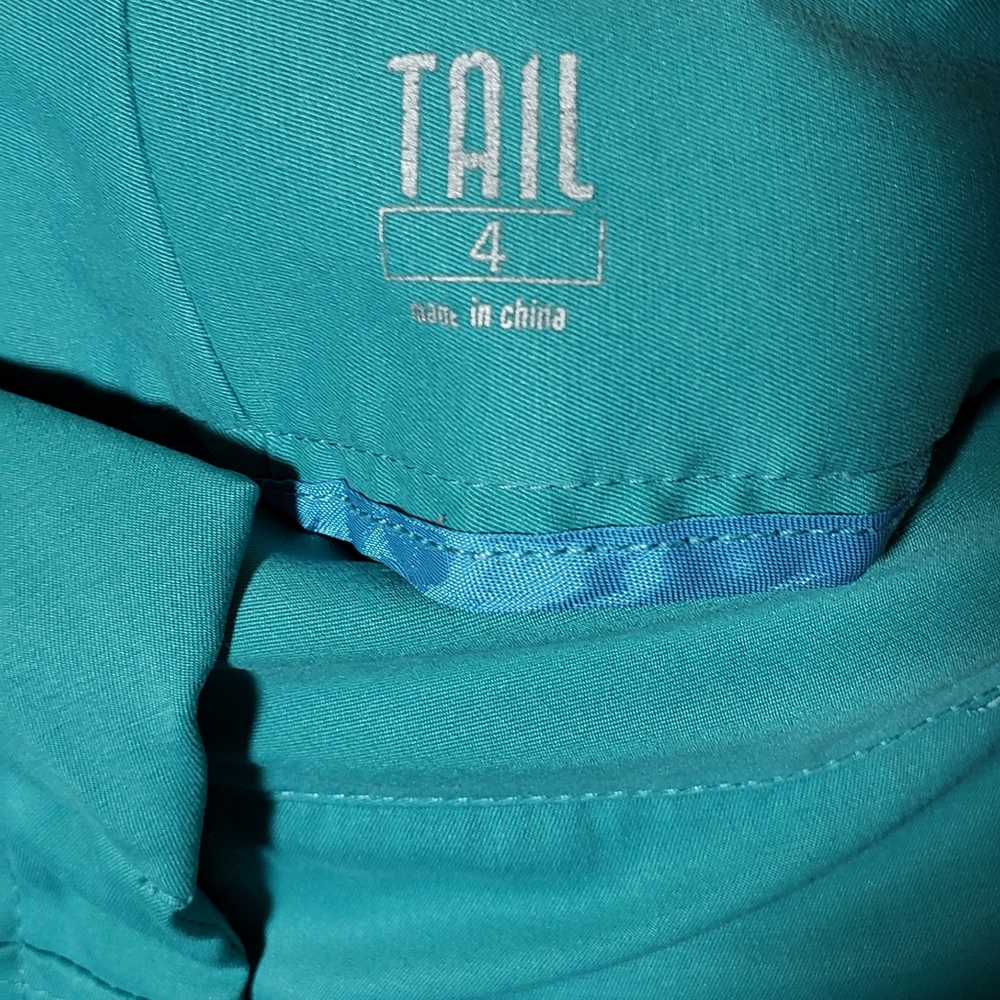 Tail Golf Capris - Picture 3 of 4